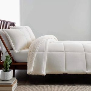 Ugg tan ULTRA Warm Ultra-plush fleece comforter